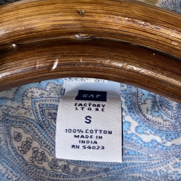 🔴5/$25🔴 GAP button down - Picture 4 of 5